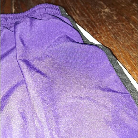 Medium Nike Dri Fit Purple White Lined Athletic Workout Casual Running  Shorts - Picture 4 of 6